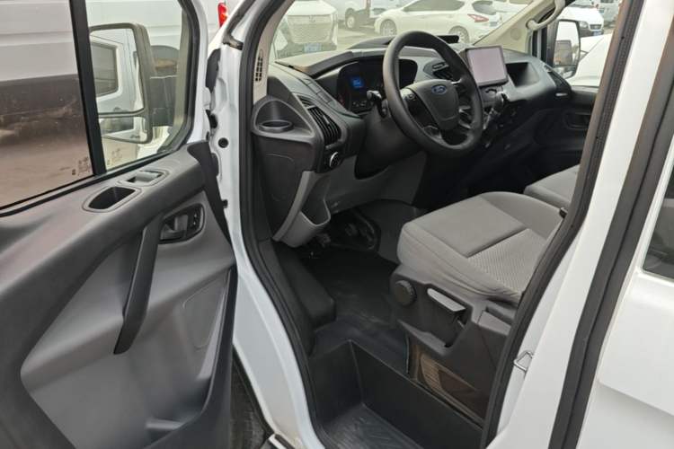Used Ford Transit 2019 2.0T Diesel Multi-Purpose Commercial Vehicle Mid-Drive Mid-Roof 6-Seater China VI Standard Driver Seat