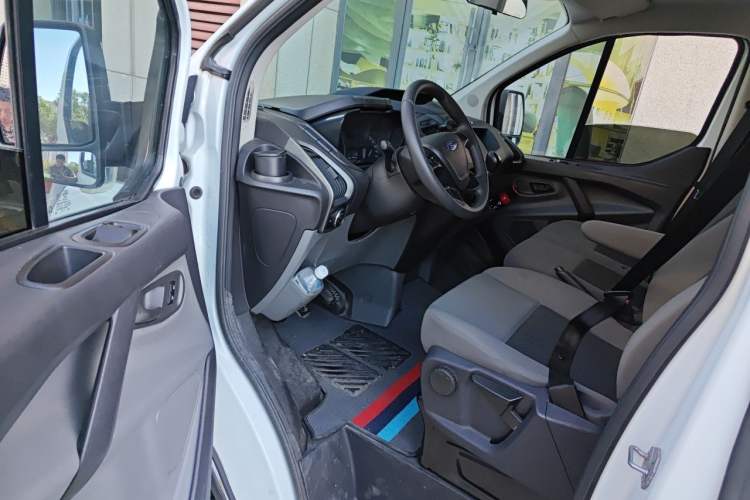 Used Ford Transit 2019 2.0T Gasoline Multi-Purpose Commercial Vehicle Short Wheelbase Low Roof 6-Seater China VI Standard Driver Seat