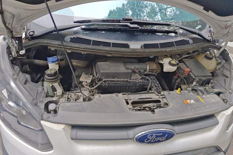 Used Ford Transit 2019 2.0T Diesel Multi-Purpose Commercial Vehicle Short Wheelbase Low Roof 6-Seater China VI Standard Engine Bay