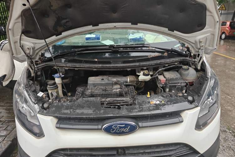 Used Ford Transit 2019 2.0T Diesel Multi-Purpose Commercial Vehicle Short Wheelbase Mid-Roof Design 6-Seater China VI Standard Engine Bay