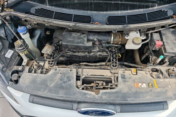 Used Ford Transit 2019 2.0T Diesel Van Short Wheelbase Mid-Roof 3-Seater China VI Standard Engine Bay