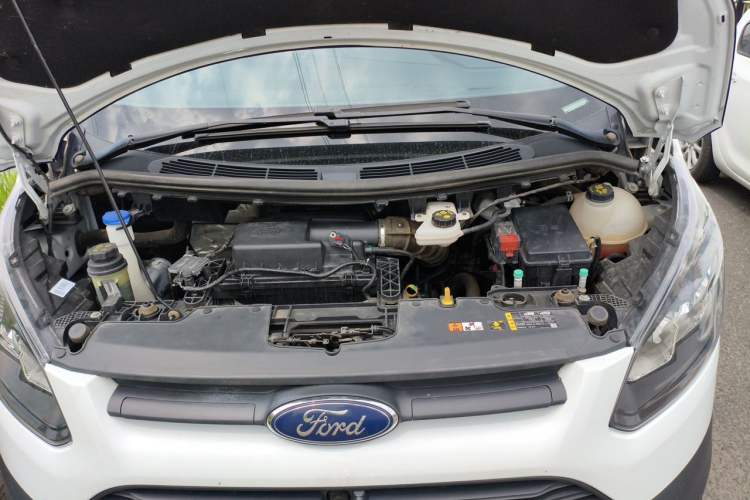Used Ford Transit 2019 2.0T Diesel Multi-Purpose Commercial Vehicle Mid-Drive Mid-Roof 6-Seater China VI Standard Engine Bay