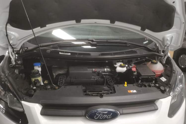 Used Ford Transit 2019 2.0T Diesel Van Mid-Chassis Mid-Roof 3-Seater China VI Standard Engine Bay
