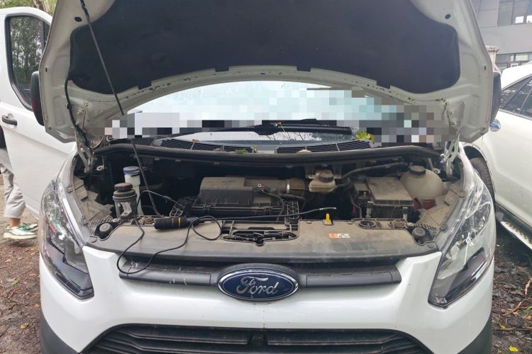 Used Ford Transit 2019 2.0T Diesel Multi-Purpose Commercial Vehicle Mid-Drive Mid-Roof 6-Seater China VI Standard Engine Bay