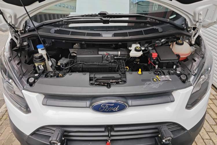 Used Ford Transit 2019 2.0T Diesel Multi-Purpose Commercial Vehicle Short Wheelbase Low Roof 6-Seater China VI Standard Engine Bay