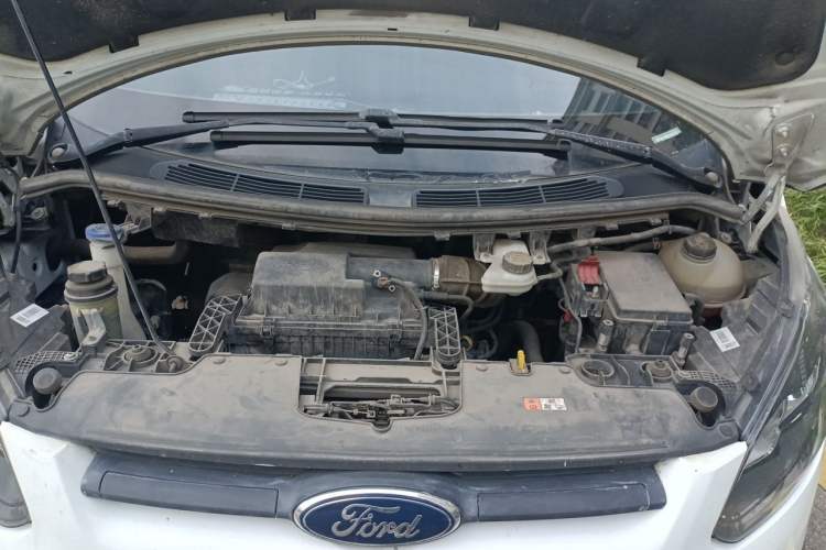 Used Ford Transit 2019 2.0T Diesel Multi-Purpose Commercial Vehicle Short Wheelbase Low Roof 6-Seater China VI Standard Engine Bay