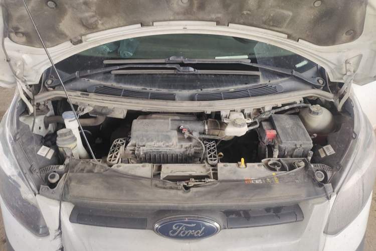 Used Ford Transit 2019 2.0T Diesel Multi-Purpose Commercial Vehicle Mid-Drive Mid-Roof 6-Seater China VI Standard Engine Bay