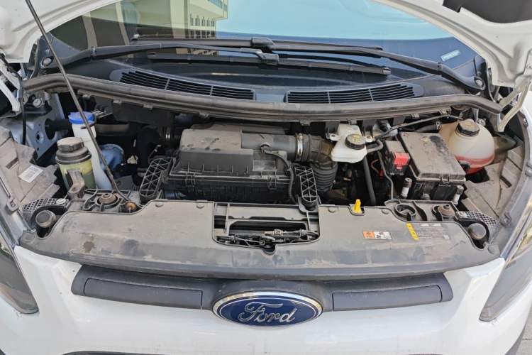 Used Ford Transit 2019 2.0T Gasoline Multi-Purpose Commercial Vehicle Short Wheelbase Low Roof 6-Seater China VI Standard Engine Bay