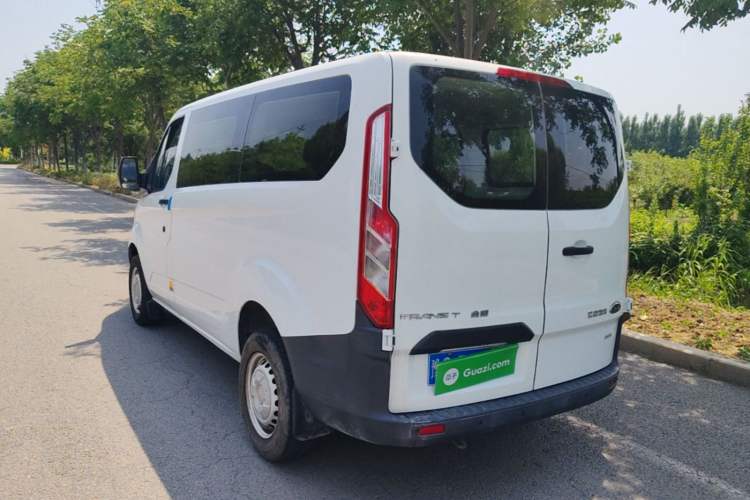 Used Ford Transit 2019 2.0T Gasoline Automatic Multi-Function Commercial Vehicle Short Wheelbase Low Roof 6-Seater China VI Standard Exterior 2