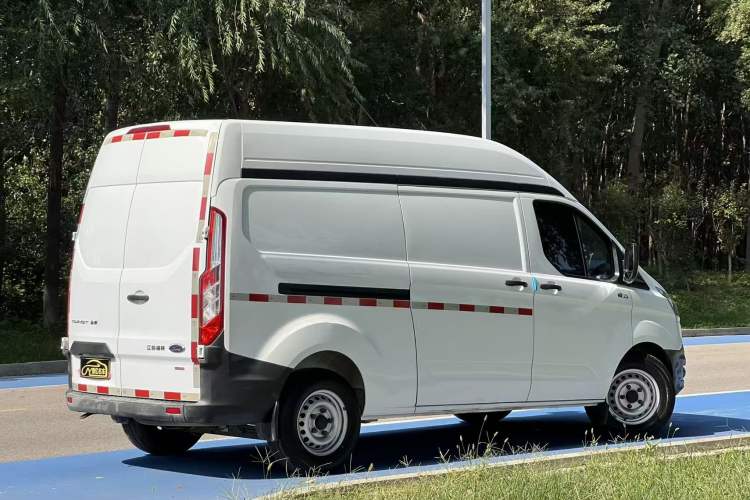 Used Ford Transit 2019 2.0T Diesel Van Mid-Chassis Mid-Roof 3-Seater China VI Standard Exterior 2