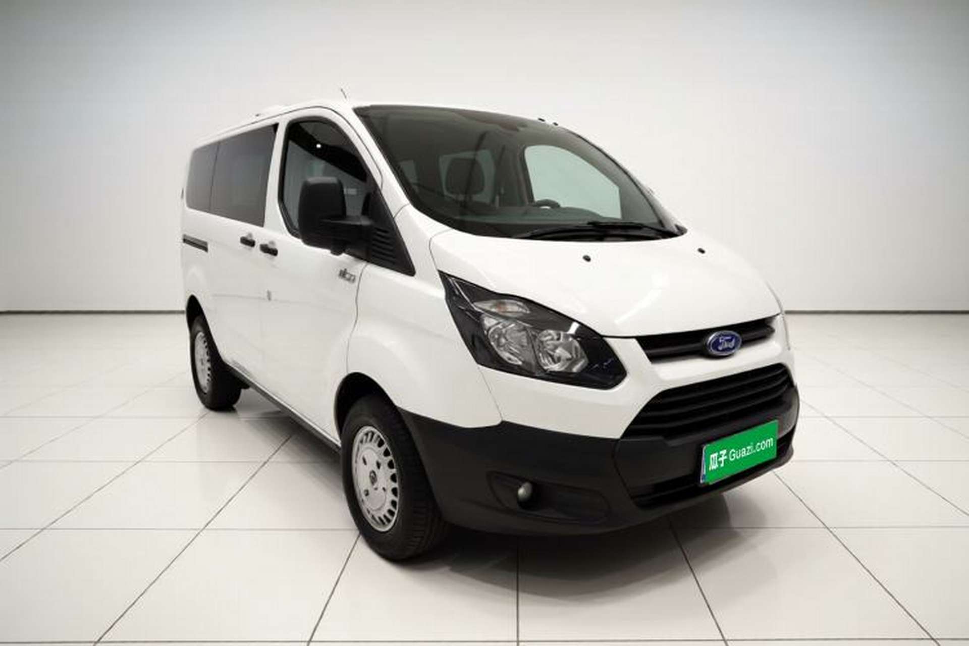 Used Ford Transit 2019 2.0T Diesel Multi-Purpose Commercial Vehicle Short Wheelbase Low Roof 6-Seater China VI Standard Exterior 2