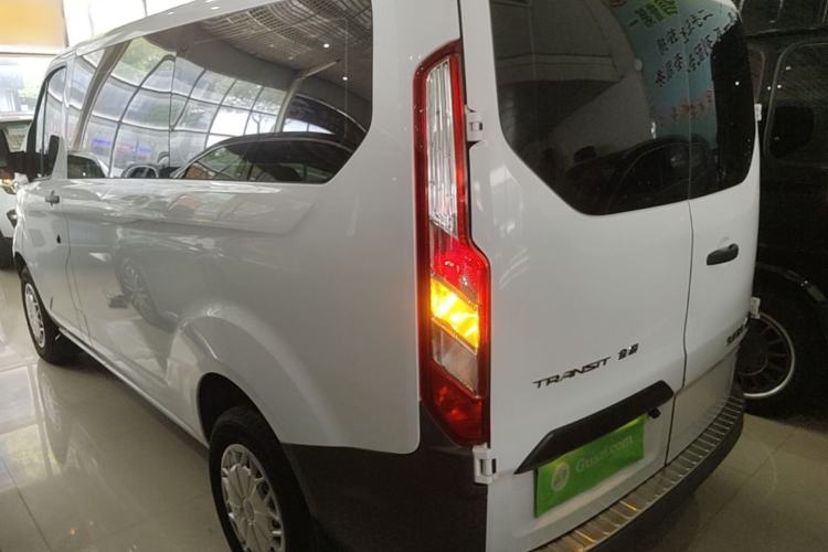 Used Ford Transit 2019 2.0T Gasoline Automatic Multi-Function Commercial Vehicle Short Wheelbase Low Roof 6-Seater China VI Standard Exterior 2