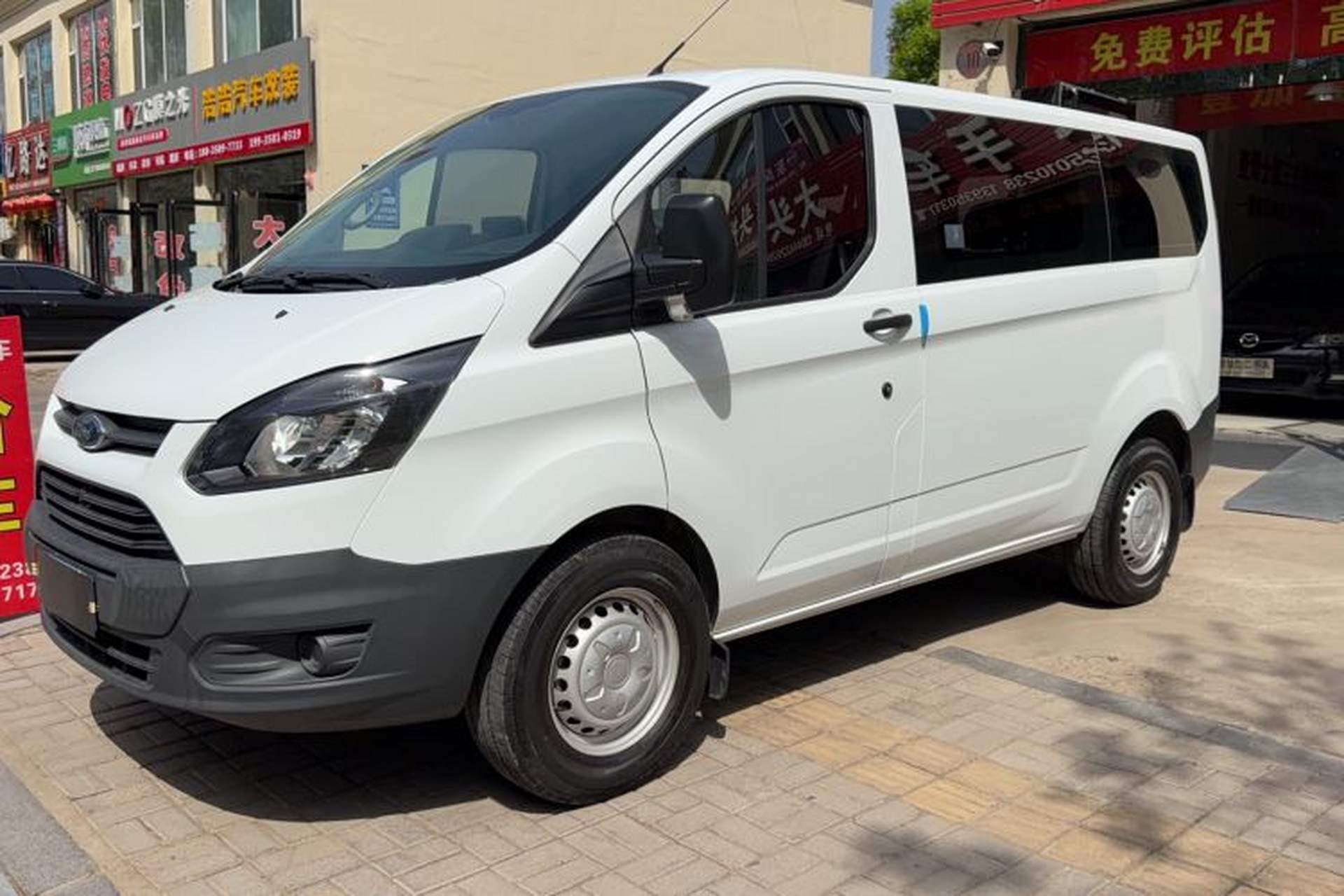Used Ford Transit 2019 2.0T Diesel Multi-Purpose Commercial Vehicle Short Wheelbase Low Roof 6-Seater China VI Standard Exterior 3
