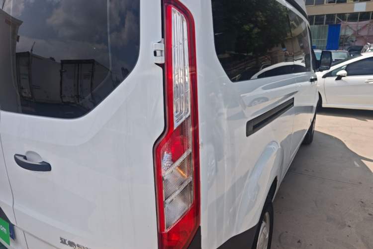 Used Ford Transit 2019 2.0T Gasoline Automatic Multi-Function Commercial Vehicle Mid-Roof 6-Seater China VI Standard Exterior 3