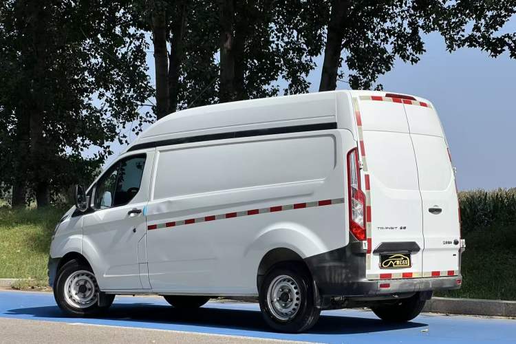 Used Ford Transit 2019 2.0T Diesel Van Mid-Chassis Mid-Roof 3-Seater China VI Standard Exterior 3