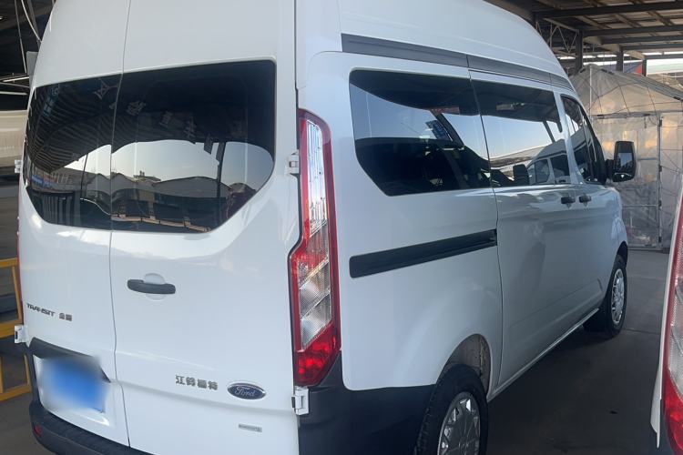 Used Ford Transit 2019 2.0T Gasoline Multi-Function Commercial Vehicle Short Wheelbase Mid-Roof 6-Seater China VI Standard Exterior 3