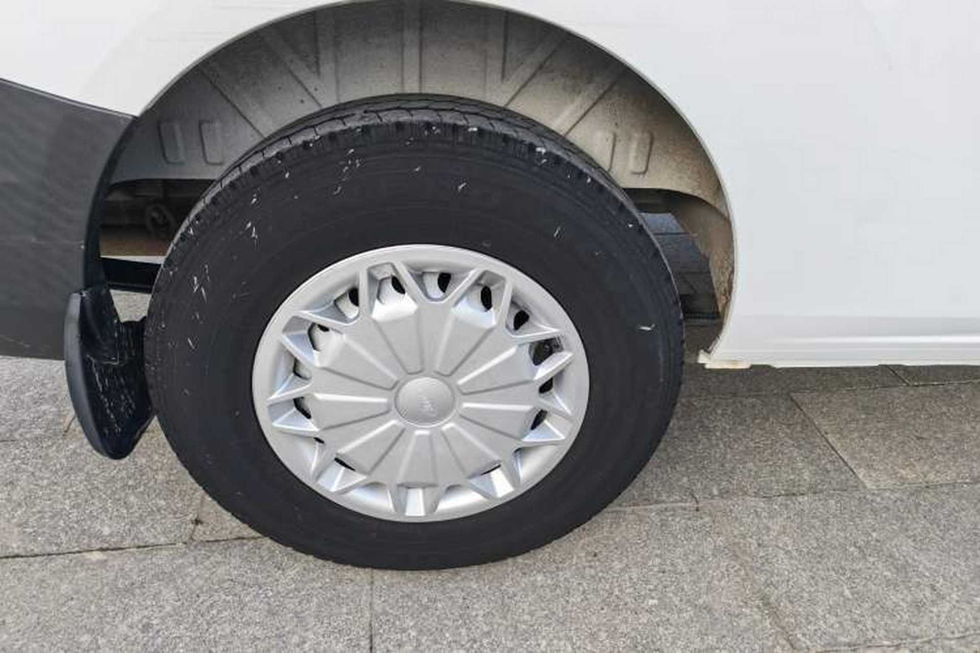 Used Ford Transit 2019 2.0T Diesel Multi-Purpose Commercial Vehicle Mid-Drive Mid-Roof 6-Seater China VI Standard Exterior 3