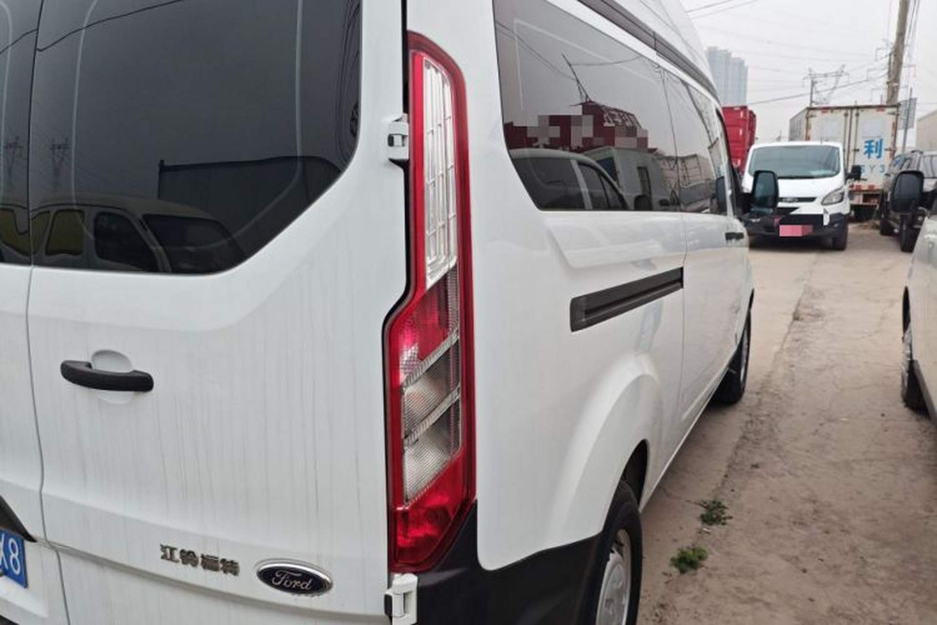 Used Ford Transit 2019 2.0T Diesel Multi-Purpose Commercial Vehicle Mid-Drive Mid-Roof 6-Seater China VI Standard Exterior 3