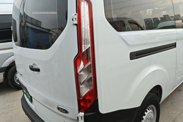 Used Ford Transit 2019 2.0T Diesel Multi-Purpose Commercial Vehicle Mid-Drive Mid-Roof 6-Seater China VI Standard Exterior 3