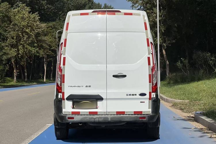 Used Ford Transit 2019 2.0T Diesel Van Mid-Chassis Mid-Roof 3-Seater China VI Standard Exterior 4