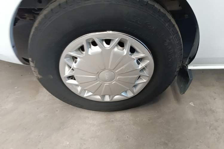 Used Ford Transit 2019 2.0T Diesel Commercial & Travel Mid-axle Mid-roof 9-Seater China VI Exterior 4