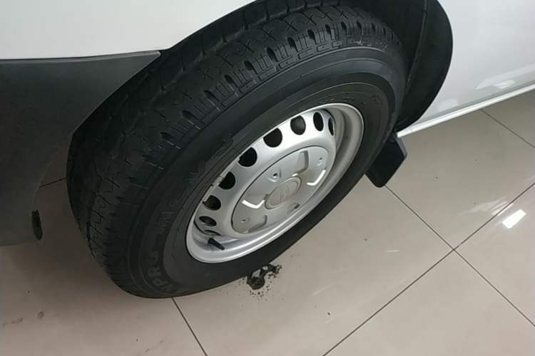 Used Ford Transit 2019 2.0T Diesel Multi-Purpose Commercial Vehicle Mid-Drive Mid-Roof 6-Seater China VI Standard Exterior 4