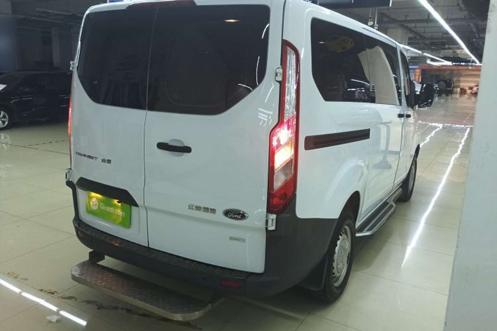 Used Ford Transit 2019 2.0T Gasoline Automatic Multi-Function Commercial Vehicle Short Wheelbase Low Roof 6-Seater China VI Standard Exterior 5