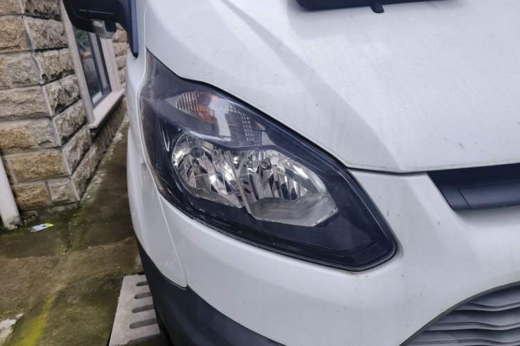 Used Ford Transit 2019 2.0T Diesel Multi-Purpose Commercial Vehicle Mid-Drive Mid-Roof 6-Seater China VI Standard Exterior 6