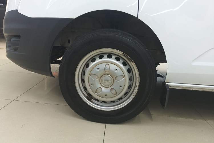Used Ford Transit 2019 2.0T Gasoline Automatic Multi-Function Commercial Vehicle Short Wheelbase Low Roof 6-Seater China VI Standard Exterior 7