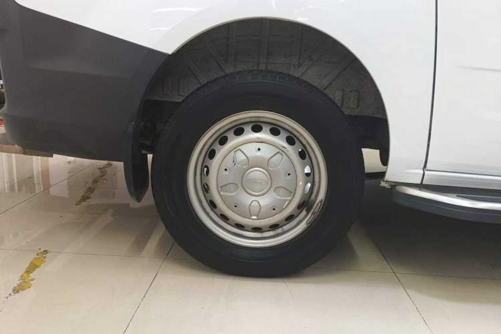 Used Ford Transit 2019 2.0T Gasoline Automatic Multi-Function Commercial Vehicle Short Wheelbase Low Roof 6-Seater China VI Standard Exterior 8