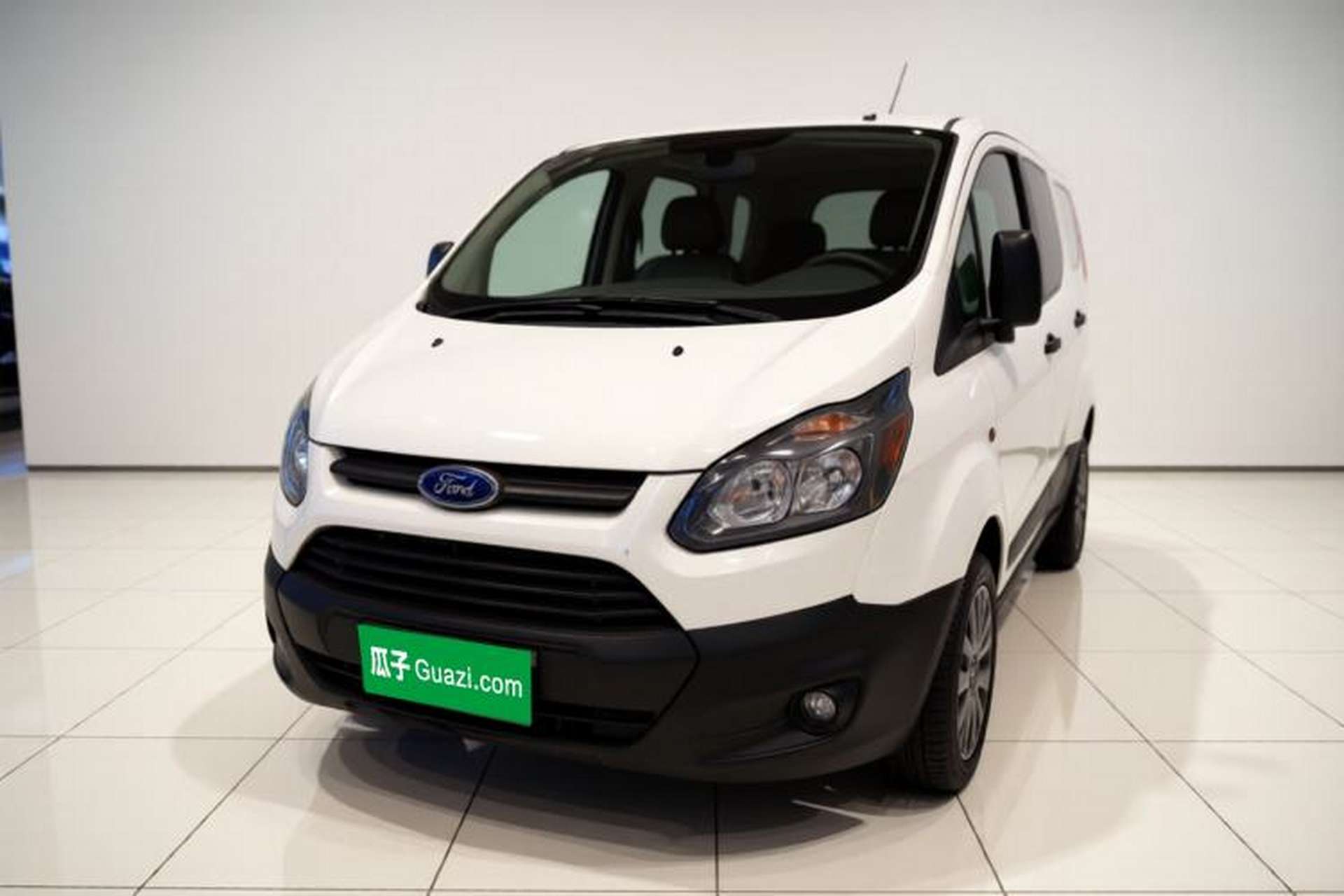 Used Ford Transit 2019 2.0T Diesel Multi-Purpose Commercial Vehicle Short Wheelbase Low Roof 6-Seater China VI Standard Front Left 45 Deg