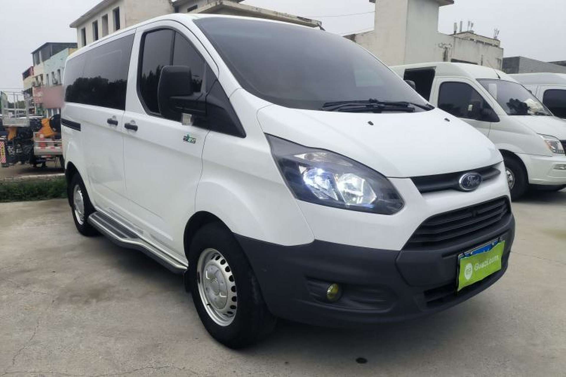 Used Ford Transit 2019 2.0T Diesel Multi-Purpose Commercial Vehicle Short Wheelbase Low Roof 6-Seater China VI Standard Front Right 45 Deg