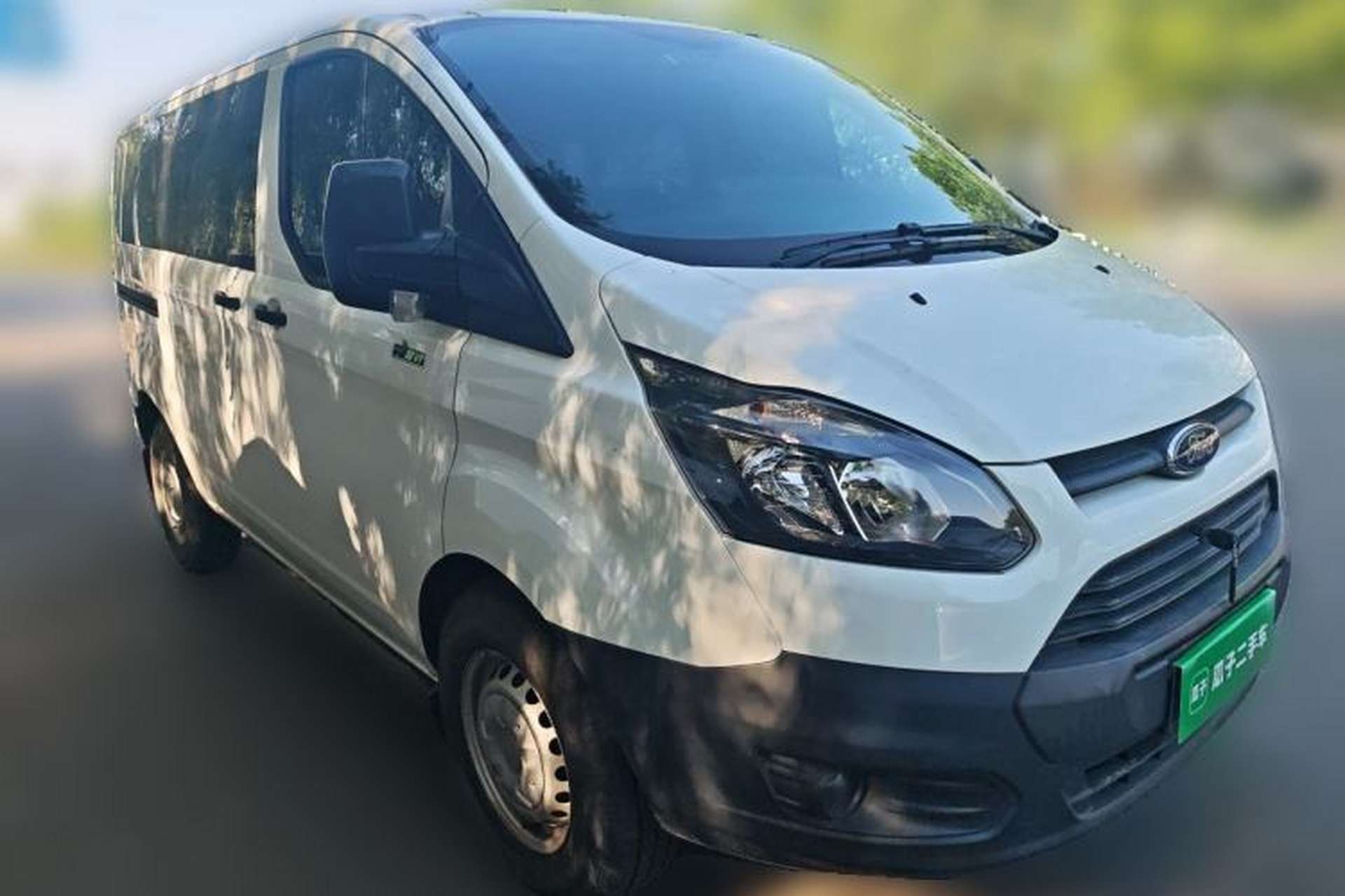 Used Ford Transit 2019 2.0T Diesel Multi-Purpose Commercial Vehicle Short Wheelbase Low Roof 6-Seater China VI Standard Front Right 45 Deg