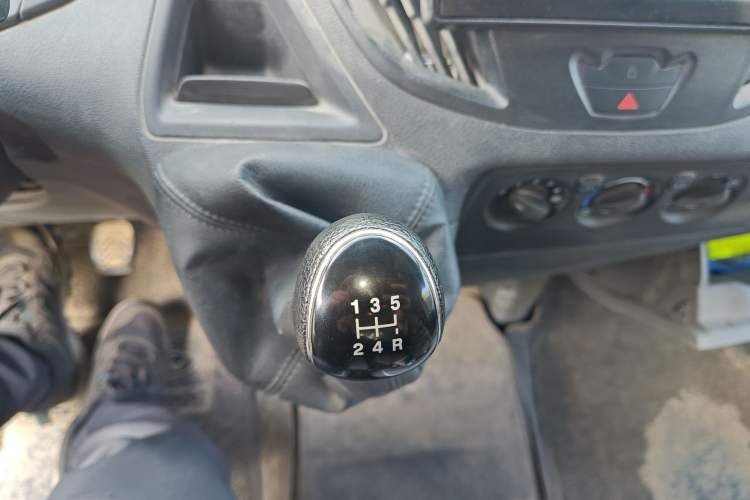 Used Ford Transit 2019 2.0T Gasoline Multi-Function Commercial Vehicle Short Wheelbase Mid-Roof 6-Seater China VI Standard Gear Lever