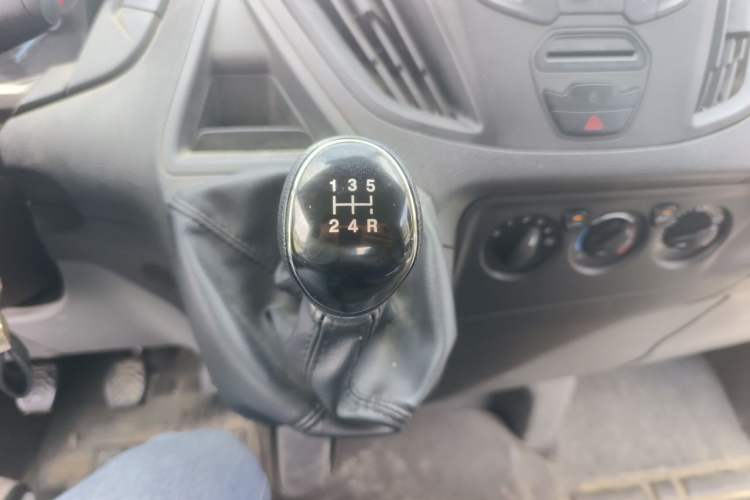Used Ford Transit 2019 2.0T Diesel Multi-Purpose Commercial Vehicle Mid-Drive Mid-Roof 6-Seater China VI Standard Gear Lever