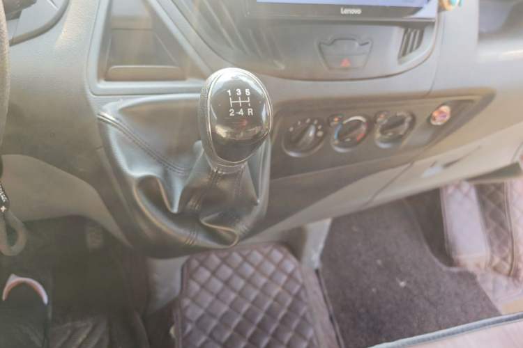 Used Ford Transit 2019 2.0T Diesel Multi-Purpose Commercial Vehicle Mid-Drive Mid-Roof 6-Seater China VI Standard Gear Lever