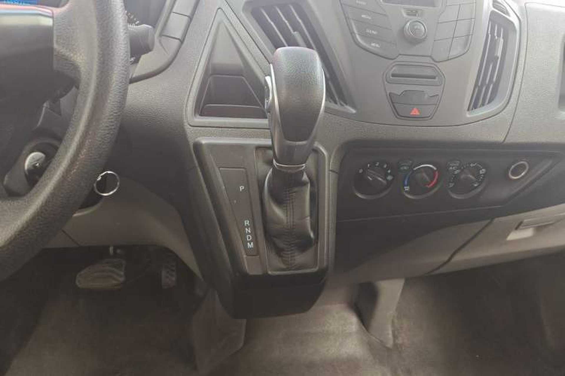 Used Ford Transit 2019 2.0T Gasoline Automatic Business & Travel Version Mid-Drive Mid-Roof 9-Seater China VI Standard Gear Lever