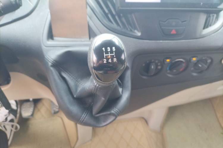 Used Ford Transit 2019 2.0T Diesel Commercial & Travel Short Wheelbase Low-Roof 7-Seater China VI Standard Gear Lever