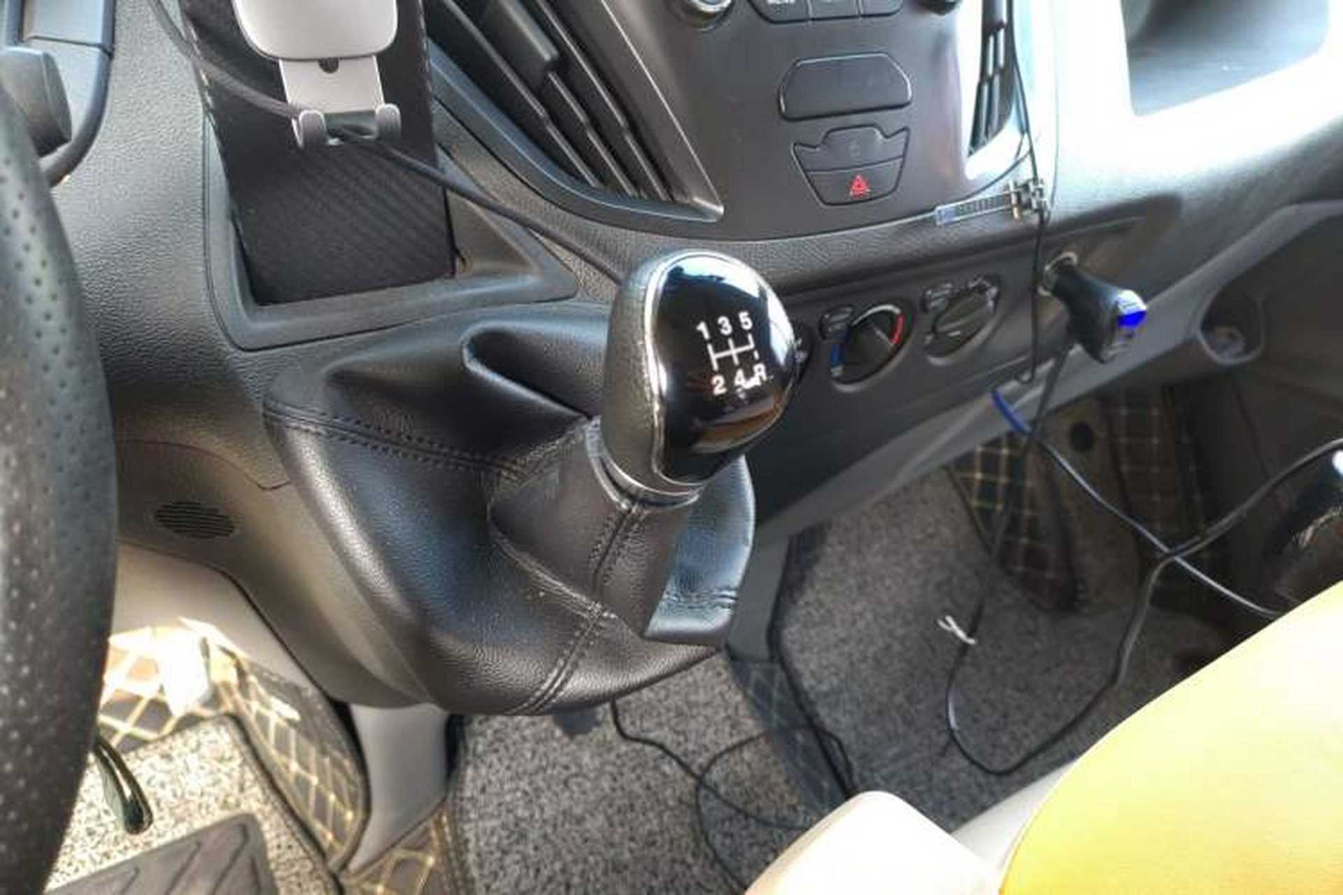 Used Ford Transit 2019 2.0T Gasoline Multi-Purpose Commercial Vehicle Short Wheelbase Low Roof 6-Seater China VI Standard Gear Lever