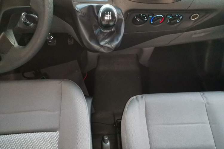 Used Ford Transit 2019 2.0T Diesel Multi-Purpose Commercial Vehicle Short Wheelbase Low Roof 6-Seater China VI Standard Gear Lever