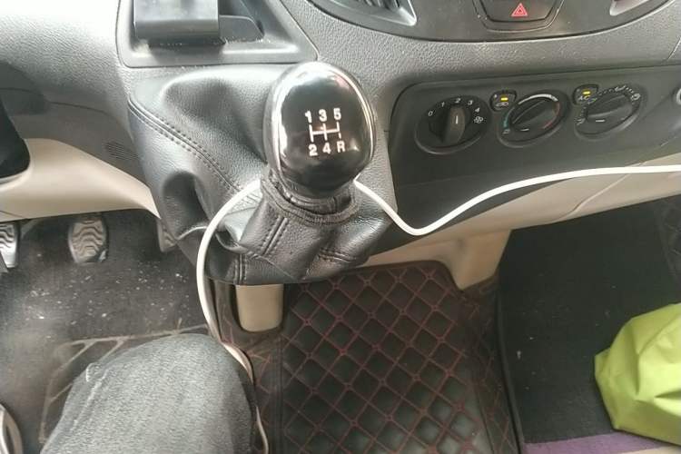 Used Ford Transit 2019 2.0T Diesel Commercial & Travel Short Wheelbase Low-Roof 7-Seater China VI Standard Gear Lever