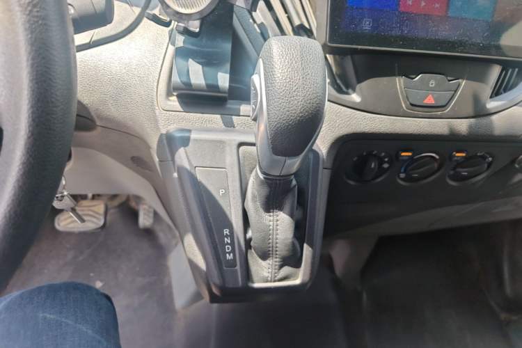 Used Ford Transit 2019 2.0T Gasoline Automatic Multi-Function Commercial Vehicle Mid-Roof 6-Seater China VI Standard Gear Lever