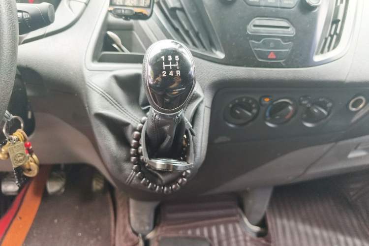 Used Ford Transit 2019 2.0T Diesel Multi-Purpose Commercial Vehicle Mid-Drive Mid-Roof 6-Seater China VI Standard Gear Lever