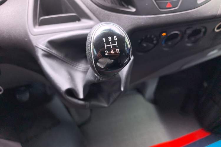 Used Ford Transit 2019 2.0T Diesel Business & Travel Mid-Drive Mid-Roof 7-Seater China VI Standard Gear Lever