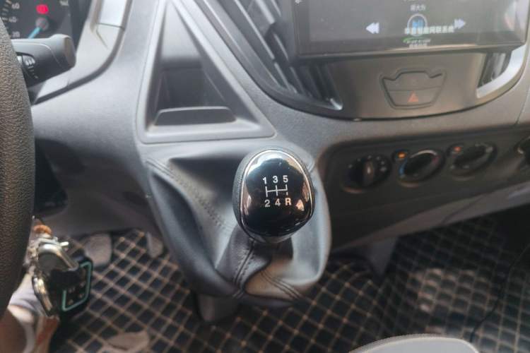 Used Ford Transit 2019 2.0T Diesel Multi-Purpose Commercial Vehicle Mid-Drive Mid-Roof 6-Seater China VI Standard Gear Lever