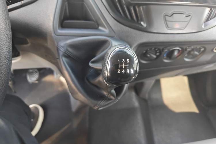 Used Ford Transit 2019 2.0T Diesel Multi-Purpose Commercial Vehicle Mid-Drive Mid-Roof 6-Seater China VI Standard Gear Lever