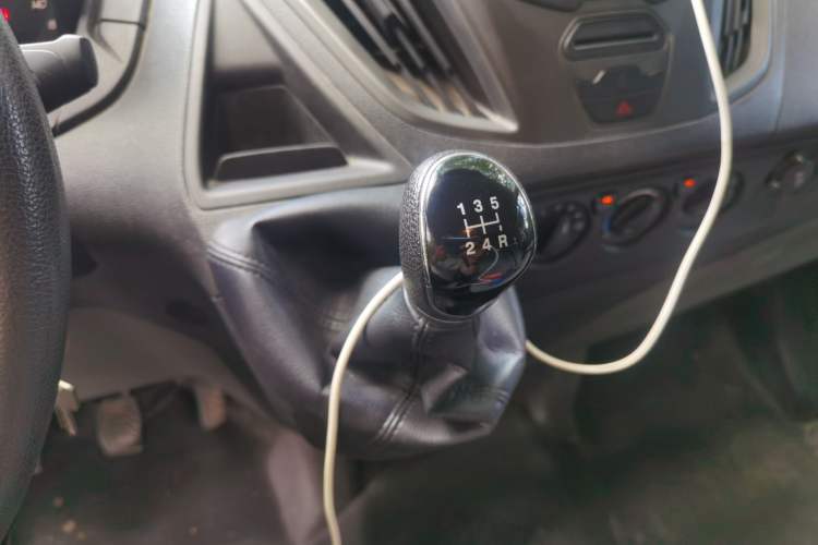 Used Ford Transit 2019 2.0T Diesel Multi-Purpose Commercial Vehicle Mid-Drive Mid-Roof 6-Seater China VI Standard Gear Lever