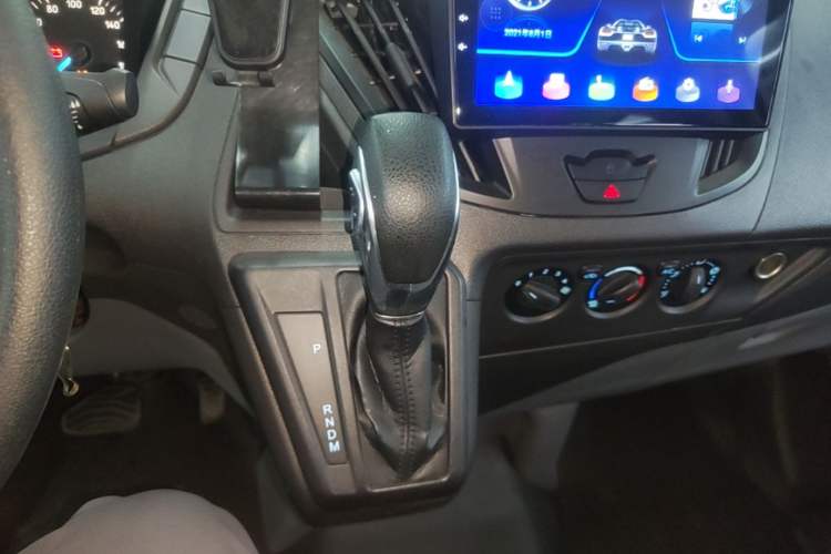 Used Ford Transit 2019 2.0T Gasoline Automatic Multi-Function Commercial Vehicle Short Wheelbase Low Roof 6-Seater China VI Standard Gear Lever
