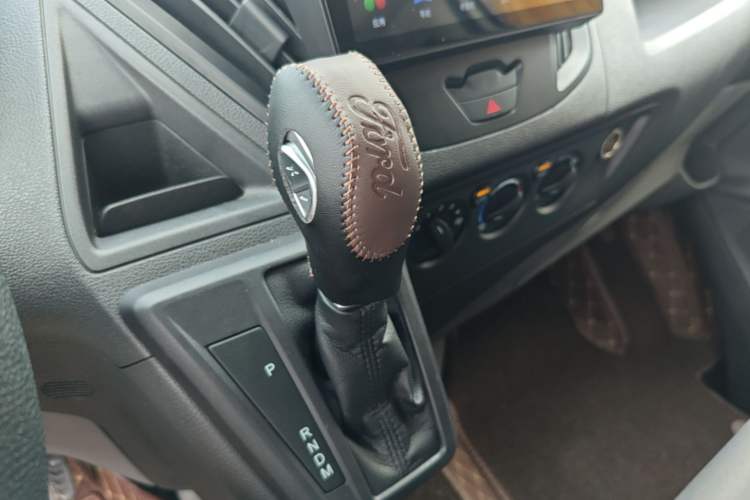 Used Ford Transit 2019 2.0T Gasoline Automatic Multi-Function Commercial Vehicle Mid-Roof 6-Seater China VI Standard Gear Lever