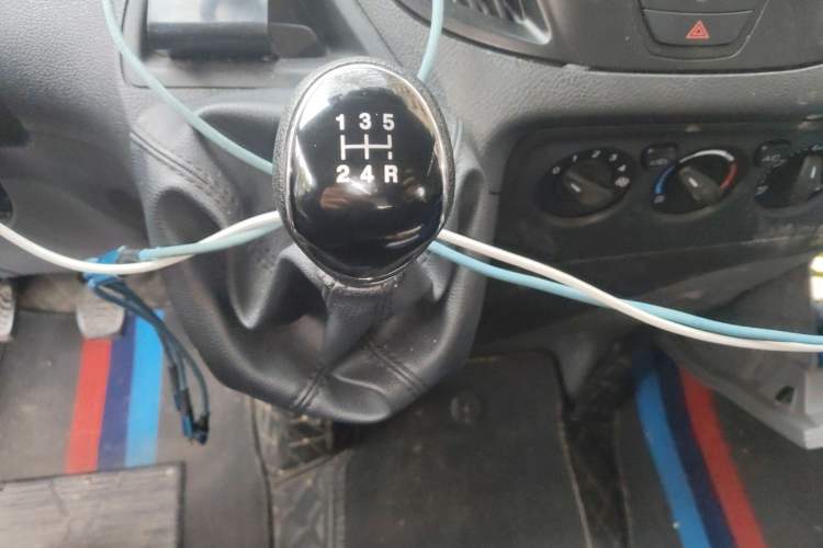 Used Ford Transit 2019 2.0T Diesel Business & Travel Mid-Drive Mid-Roof 7-Seater China VI Standard Gear Lever